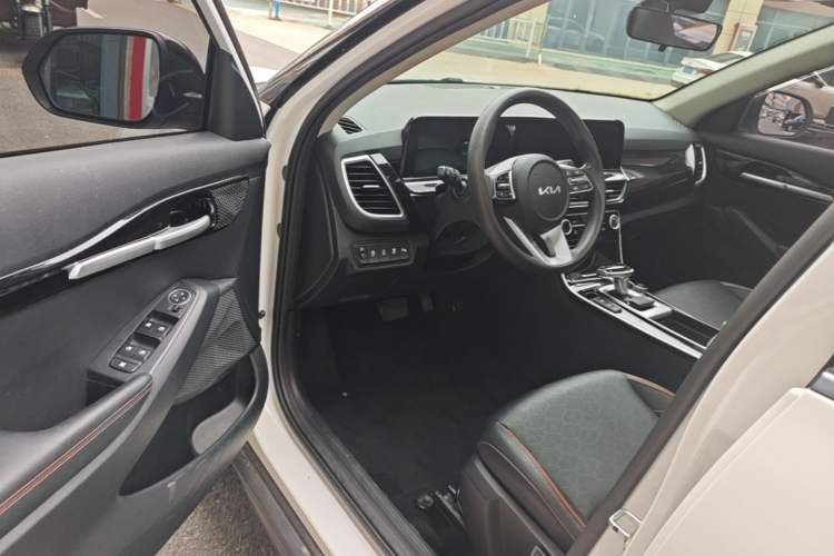Used Kia Seltos 2023 1.5L CVT Luxury Edition Driver Seat