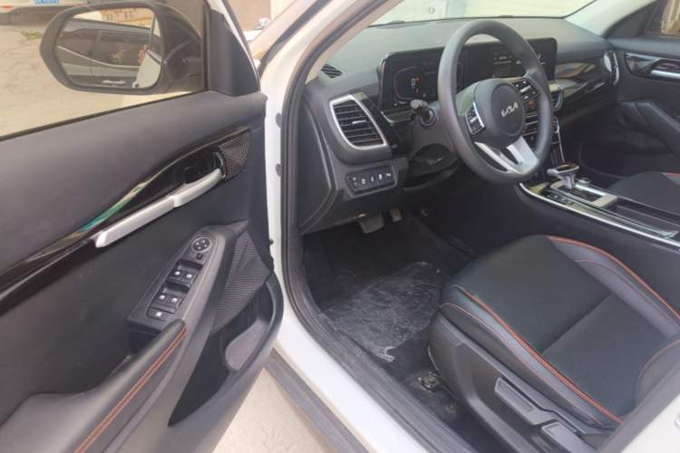 Used Kia Seltos 2023 1.5L CVT Luxury Edition Driver Seat