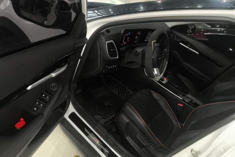 Used Kia Seltos 2023 1.5L CVT Luxury Edition Driver Seat