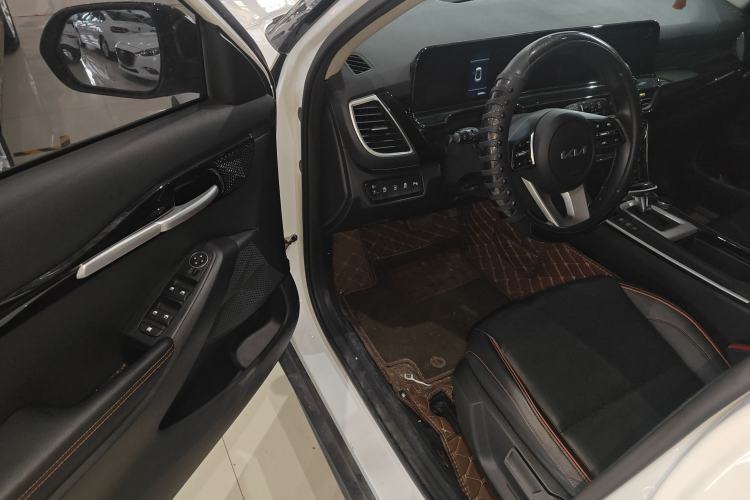 Used Kia Seltos 2023 1.5L CVT Luxury Edition Driver Seat