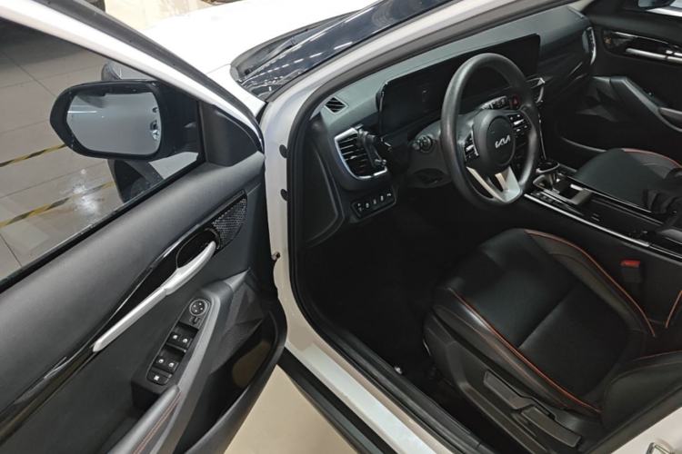 Used Kia Seltos 2023 1.5L CVT Luxury Edition Driver Seat