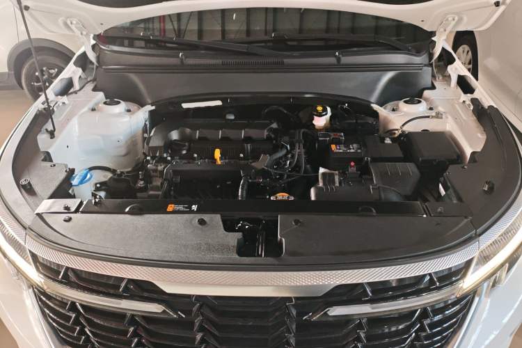 Used Kia Seltos 2023 1.5L CVT Luxury Edition Engine Bay