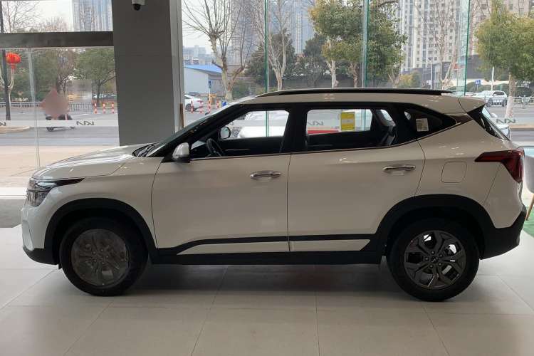Used Kia Seltos 2023 1.5L CVT Luxury Edition Exterior 2