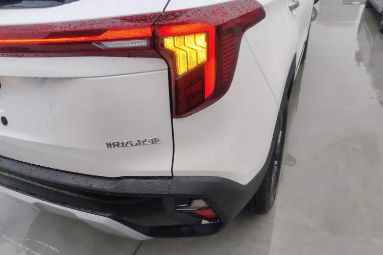 Used Kia Seltos 2023 1.5L CVT Luxury Edition Exterior 3