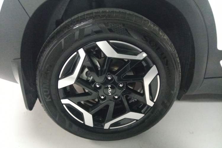 Used Kia Seltos 2023 1.5L CVT Luxury Edition Exterior 5