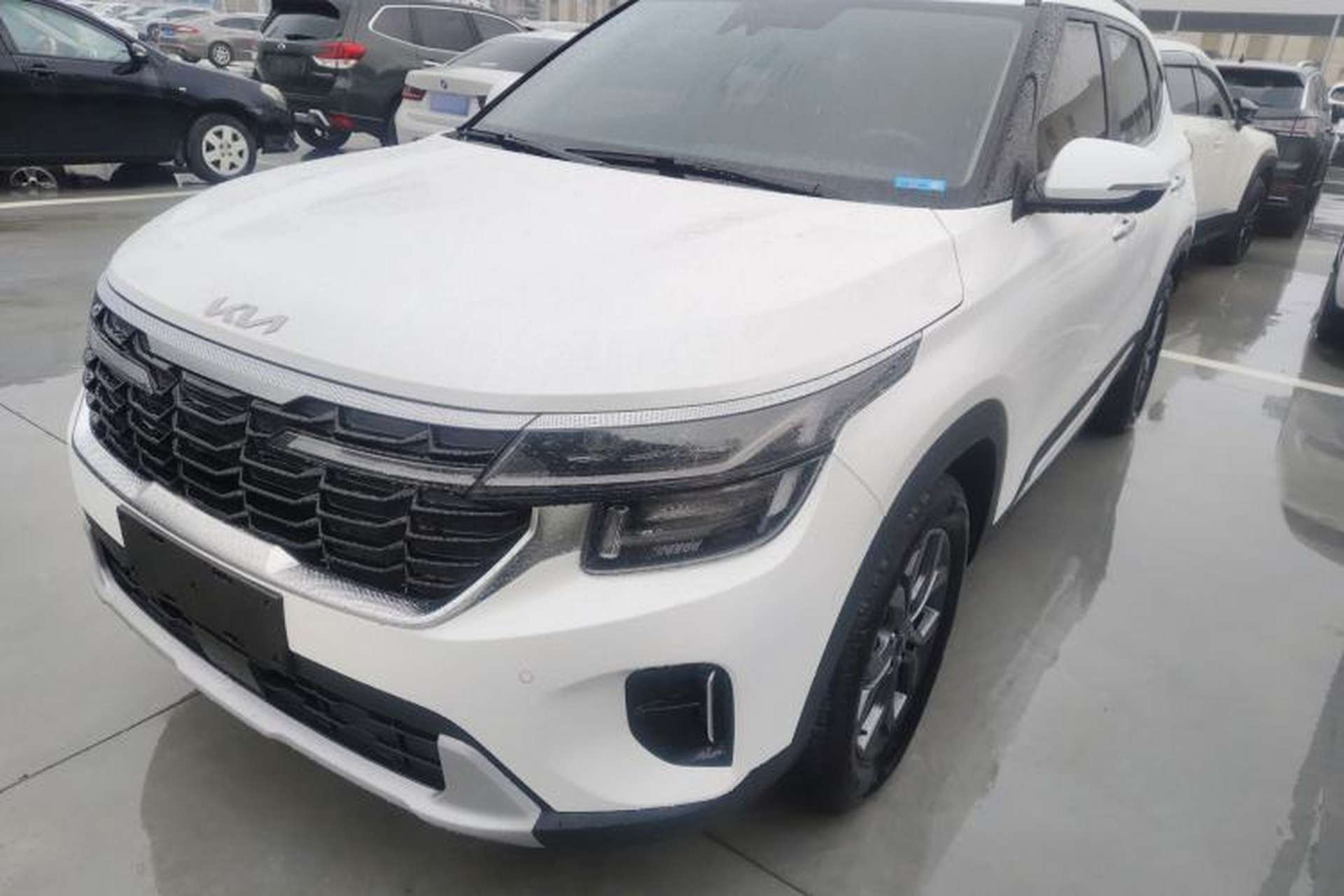 Used Kia Seltos 2023 1.5L CVT Luxury Edition Front Left 45 Deg