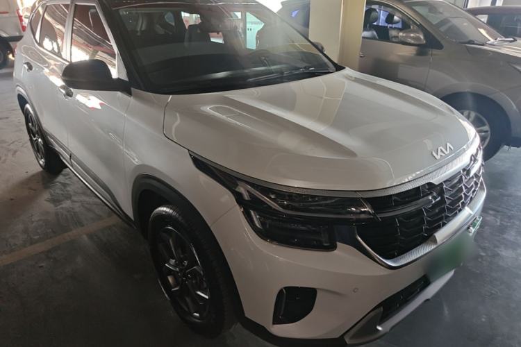 Used Kia Seltos 2023 1.5L CVT Luxury Edition Front Right 45 Deg