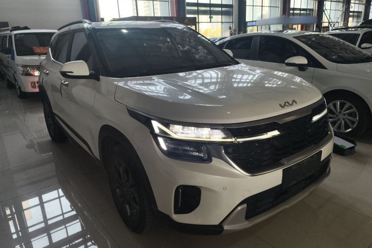 Used Kia Seltos 2023 1.5L CVT Luxury Edition Front Right 45 Deg