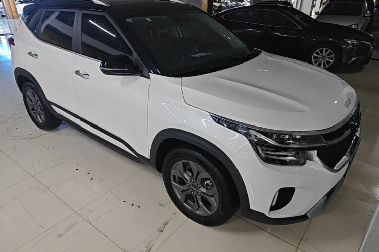 Used Kia Seltos 2023 1.5L CVT Luxury Edition Front Right 45 Deg
