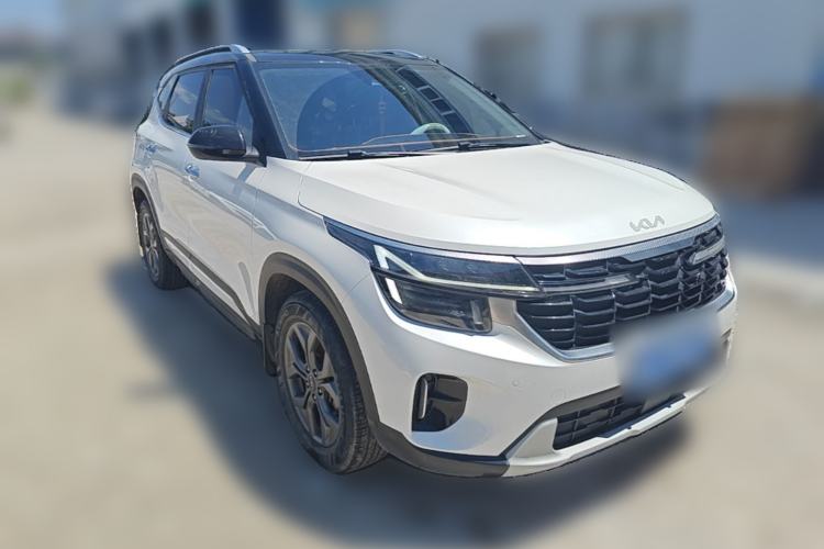 Used Kia Seltos 2023 1.5L CVT Luxury Edition Front Right 45 Deg