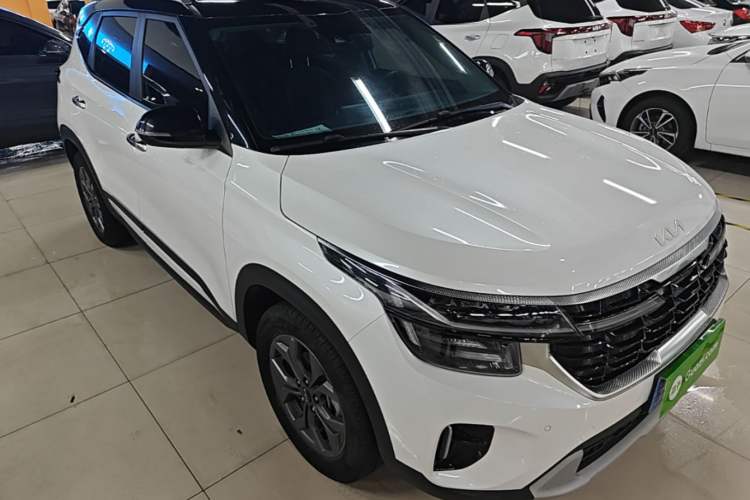 Used Kia Seltos 2023 1.5L CVT Luxury Edition Front Right 45 Deg