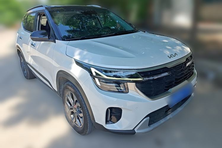 Used Kia Seltos 2023 1.5L CVT Luxury Edition Front Right 45 Deg