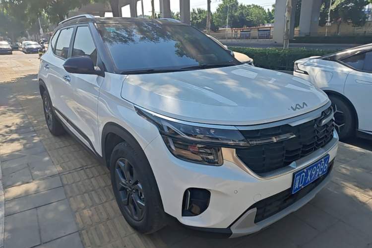 Used Kia Seltos 2023 1.5L CVT Luxury Edition Front Right 45 Deg