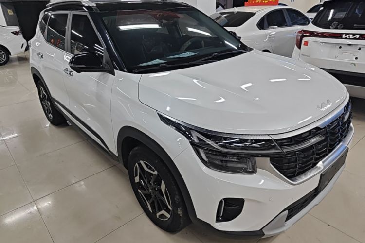 Used Kia Seltos 2023 1.5L CVT Luxury Edition Front Right 45 Deg