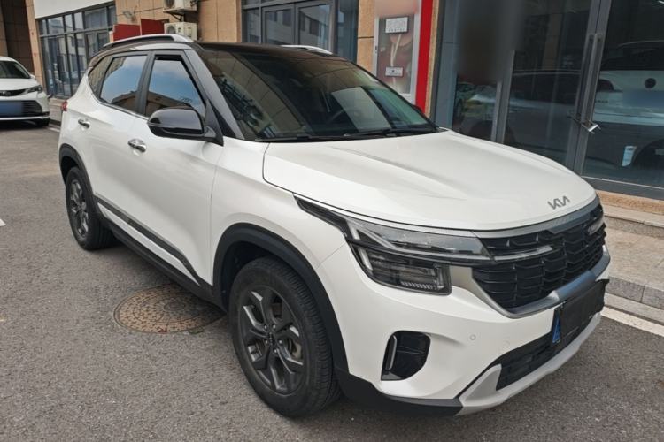 Used Kia Seltos 2023 1.5L CVT Luxury Edition Front Right 45 Deg