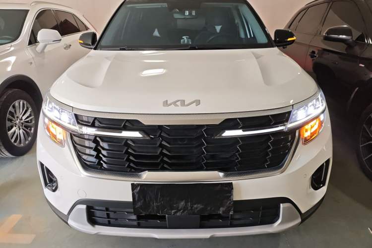 Used Kia Seltos 2023 1.5L CVT Luxury Edition Front
