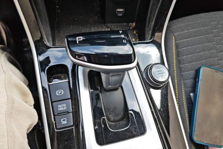 Used Kia Seltos 2023 1.5L CVT Comfort Edition Gear Lever
