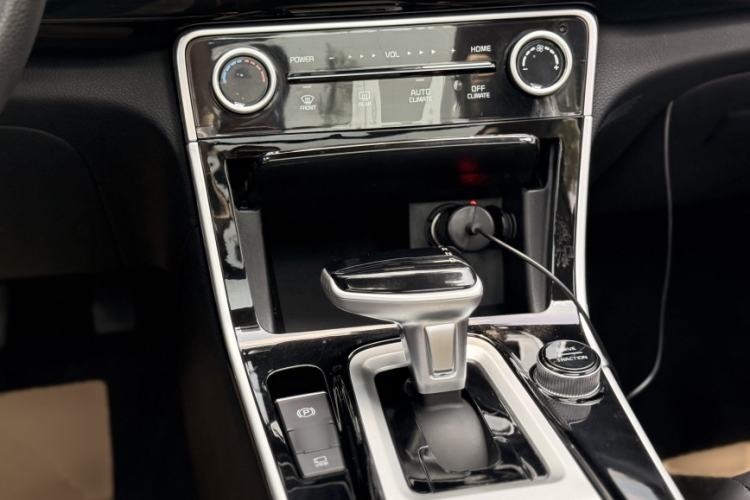 Used Kia Seltos 2023 1.5L CVT Luxury Edition Gear Lever