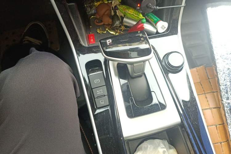 Used Kia Seltos 2023 1.5L CVT Luxury Edition Gear Lever