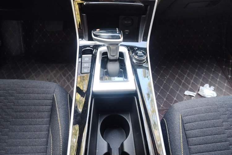 Used Kia Seltos 2023 1.5L CVT Comfort Edition Gear Lever