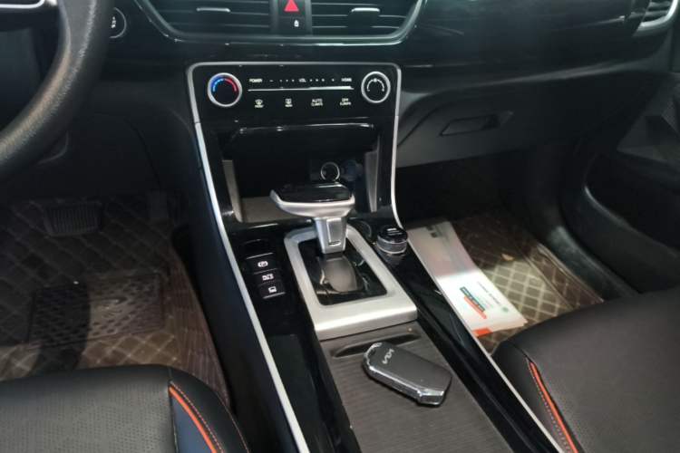 Used Kia Seltos 2023 1.5L CVT Luxury Edition Gear Lever