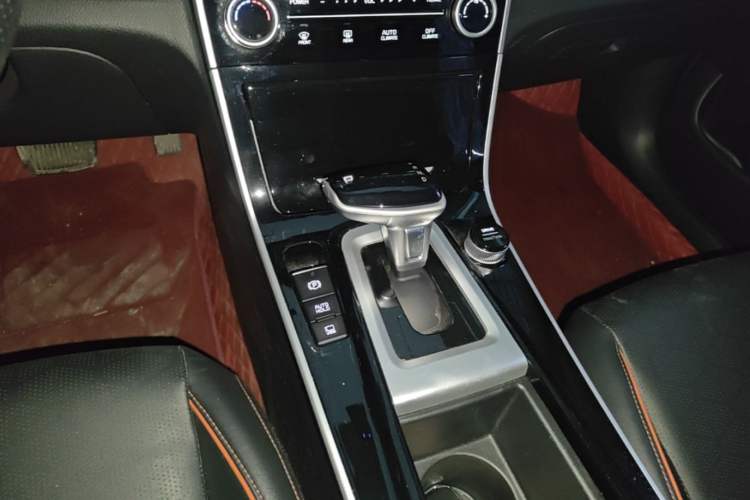 Used Kia Seltos 2023 1.5L CVT Luxury Edition Gear Lever