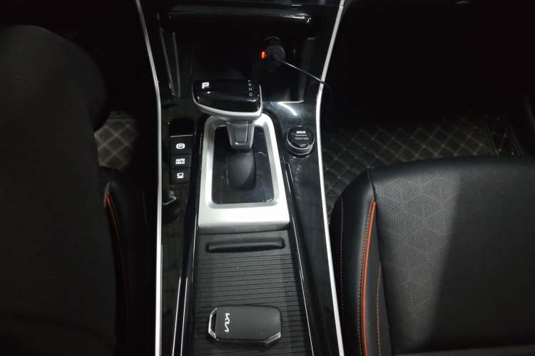 Used Kia Seltos 2023 1.5L CVT Luxury Edition Gear Lever