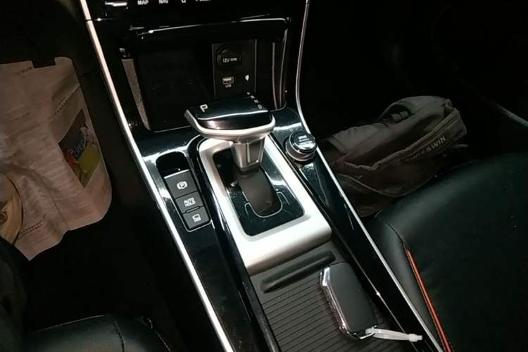 Used Kia Seltos 2023 1.5L CVT Luxury Edition Gear Lever