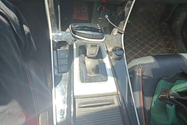 Used Kia Seltos 2023 1.5L CVT Luxury Edition Gear Lever