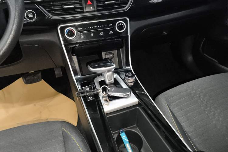 Used Kia Seltos 2023 1.5L CVT Comfort Edition Gear Lever