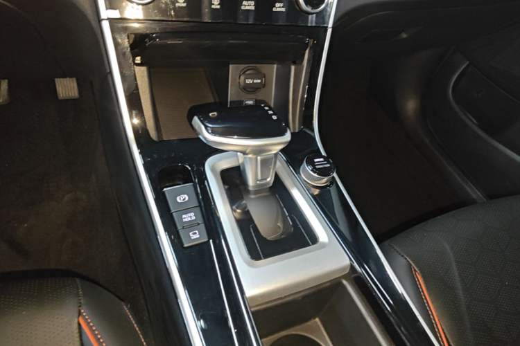 Used Kia Seltos 2023 1.5L CVT Luxury Edition Gear Lever