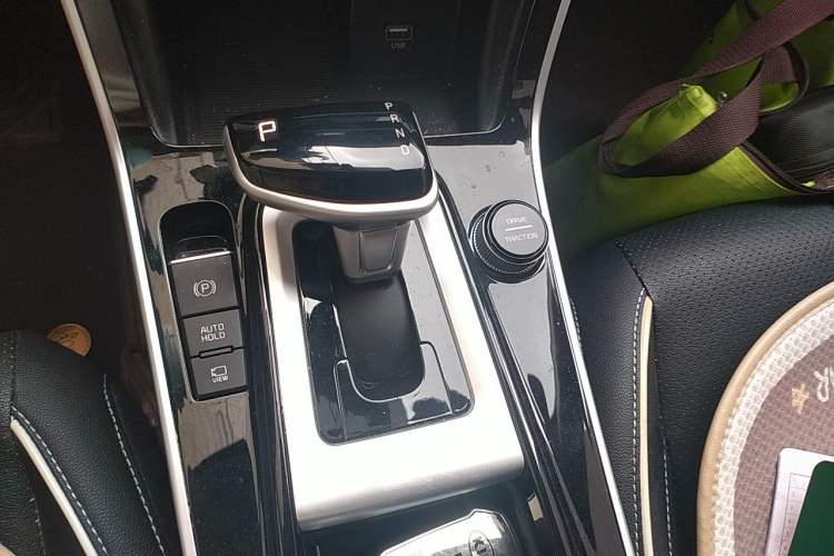 Used Kia Seltos 2023 1.5L CVT Comfort Edition Gear Lever
