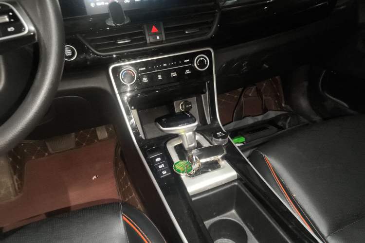Used Kia Seltos 2023 1.5L CVT Luxury Edition Gear Lever