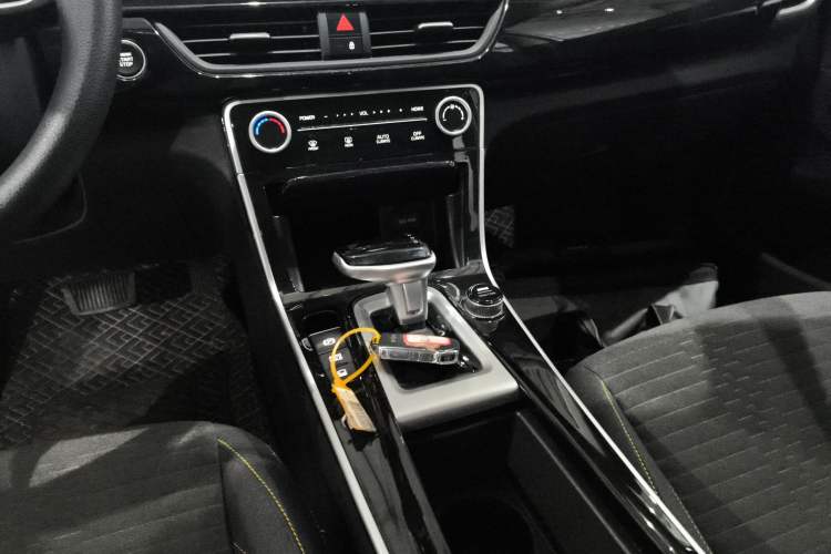 Used Kia Seltos 2023 1.5L CVT Comfort Edition Gear Lever