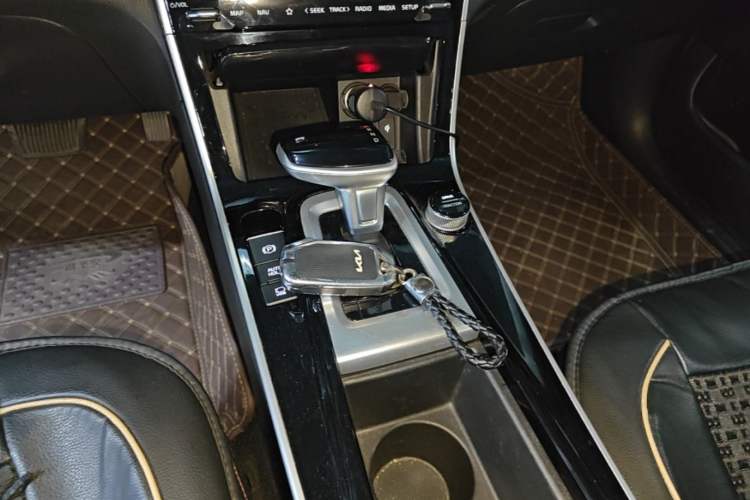 Used Kia Seltos 2023 1.5L CVT Luxury Edition Gear Lever