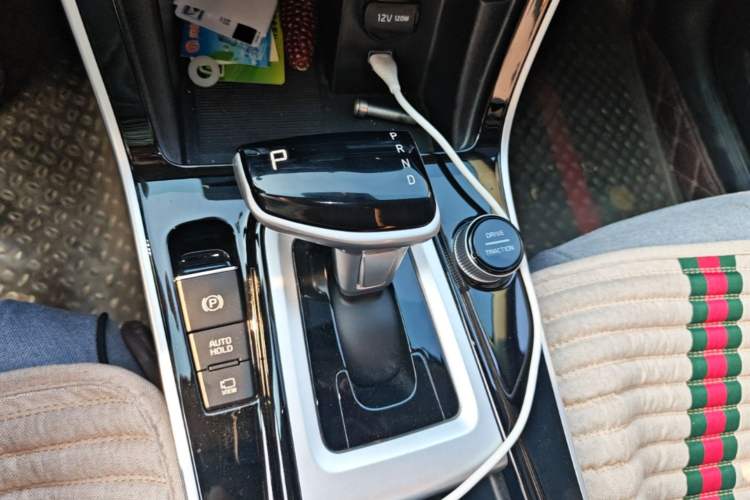 Used Kia Seltos 2023 1.5L CVT Luxury Edition Gear Lever