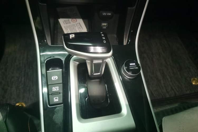 Used Kia Seltos 2023 1.5L CVT Luxury Edition Gear Lever
