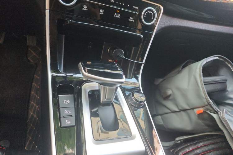 Used Kia Seltos 2023 1.5L CVT Comfort Edition Gear Lever