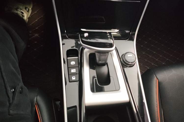 Used Kia Seltos 2023 1.5L CVT Luxury Edition Gear Lever