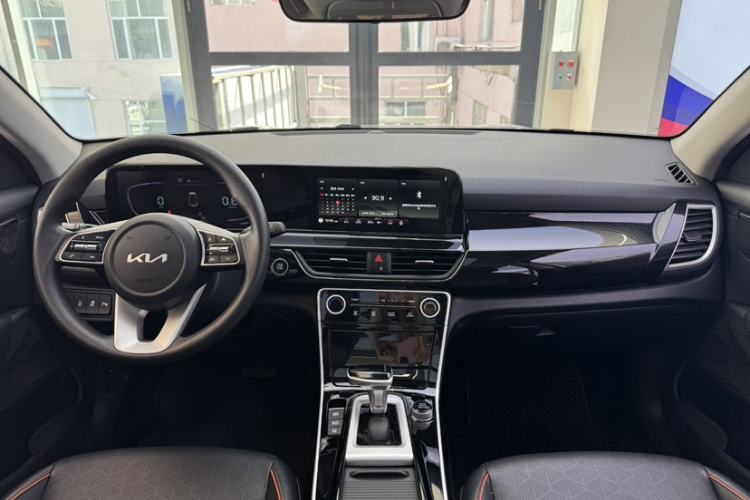 Used Kia Seltos 2023 1.5L CVT Luxury Edition Interior 1
