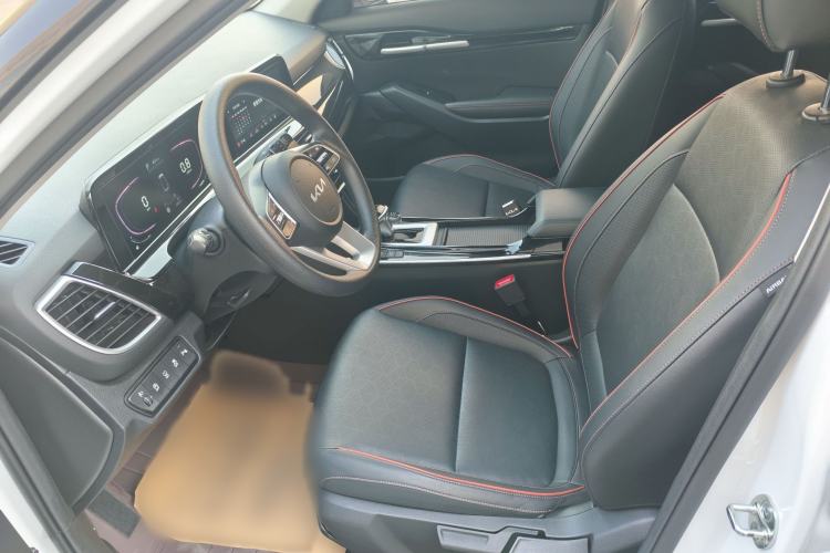 Used Kia Seltos 2023 1.5L CVT Luxury Edition Interior 2