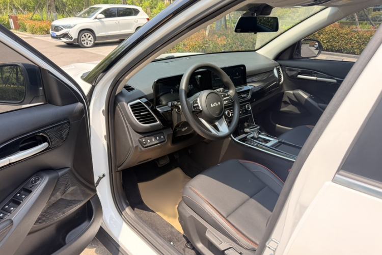 Used Kia Seltos 2023 1.5L CVT Luxury Edition Interior 2