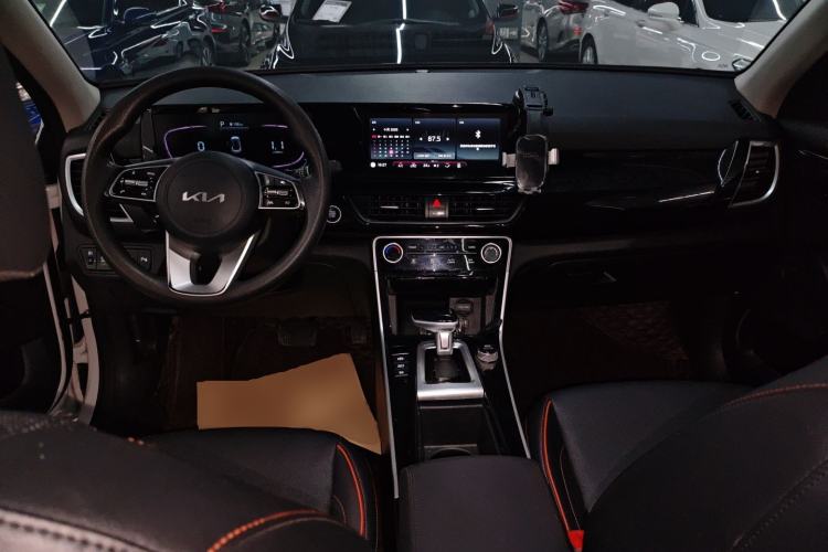 Used Kia Seltos 2023 1.5L CVT Luxury Edition Interior 2