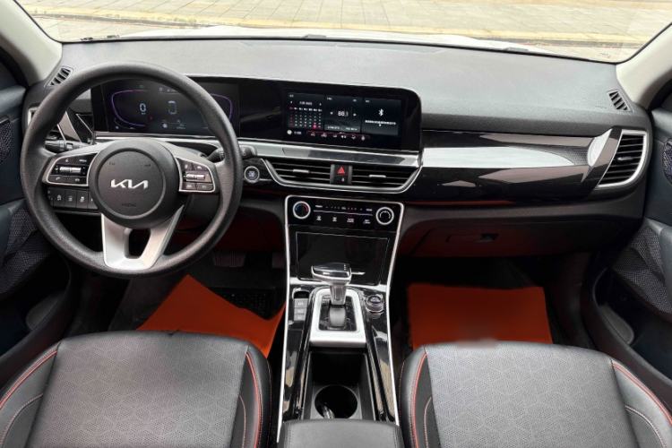 Used Kia Seltos 2023 1.5L CVT Luxury Edition Interior 2