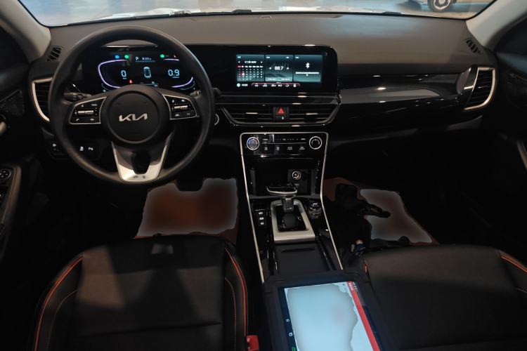 Used Kia Seltos 2023 1.5L CVT Luxury Edition Interior 2