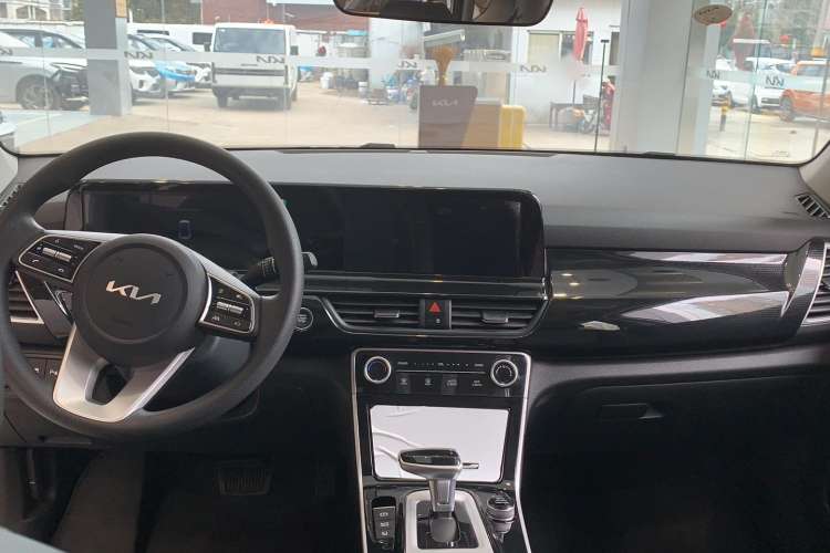 Used Kia Seltos 2023 1.5L CVT Luxury Edition Interior 2