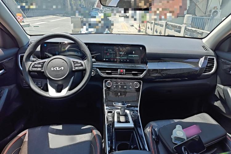 Used Kia Seltos 2023 1.5L CVT Luxury Edition Interior 2
