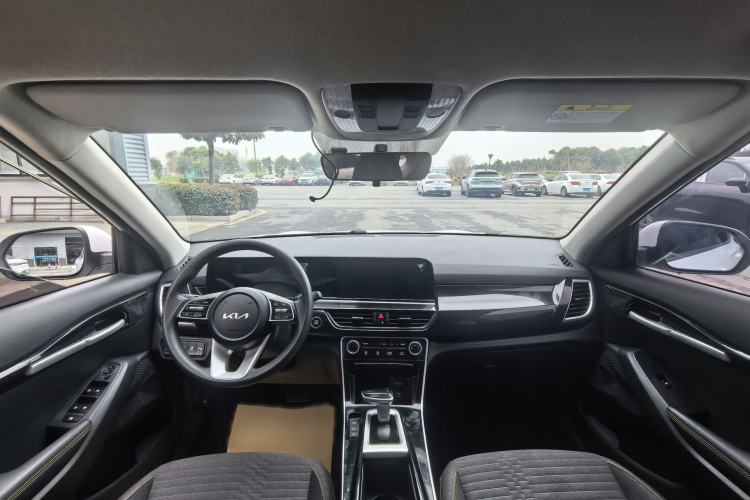 Used Kia Seltos 2023 1.5L CVT Comfort Edition Interior 2