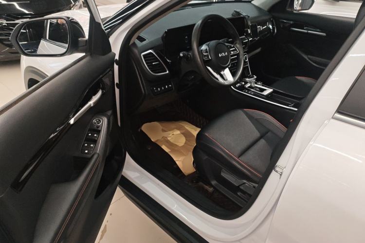Used Kia Seltos 2023 1.5L CVT Luxury Edition Interior 3