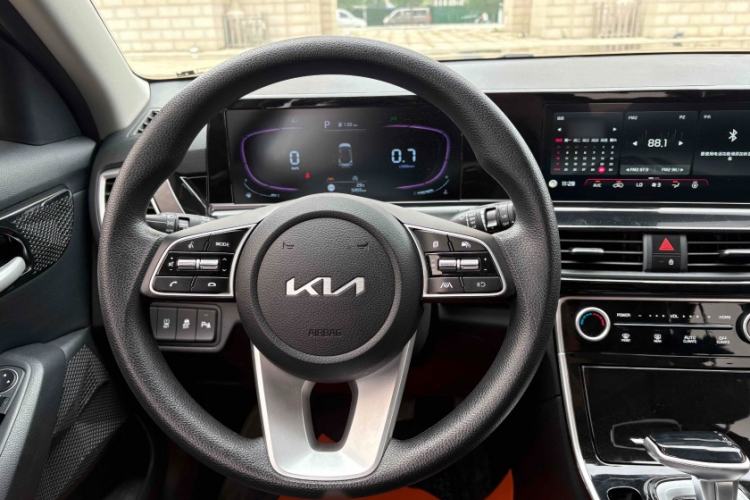 Used Kia Seltos 2023 1.5L CVT Luxury Edition Interior 3